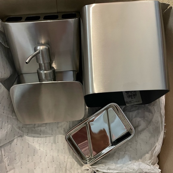 Hotel Collection Bathroom Items - Picture 3 of 3